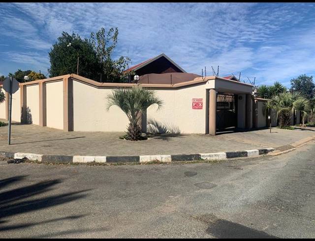 4 BEDROOM HOUSE FOR SALE IN GLENVISTA EXT 03